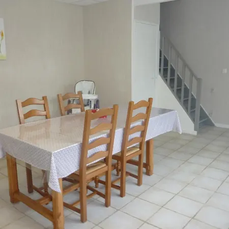 De Ningles 6 Personnes 2 Chambres Salle De Bain Chacune Сasa de vacaciones